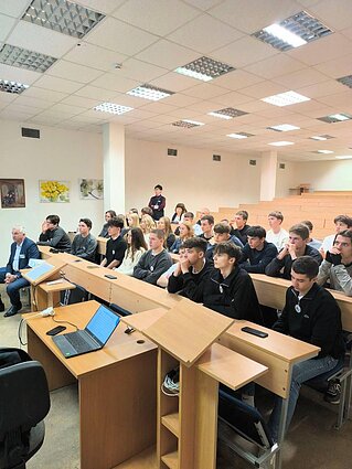 Профорієнтаціїна зустріч представників КАІ в Міжнародній українській школі Литви