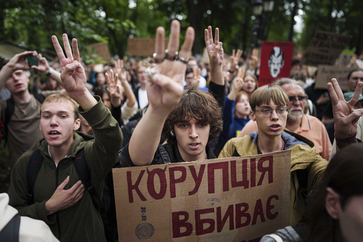 Протесты против ограничения независимости антикоррупционных структур НАБУ и САП. Киев, июль 2025 г. Протесты против ограничения независимости антикоррупционных структур НАБУ и САП. Киев, июль 2025 г.