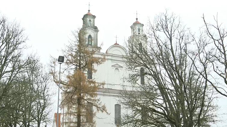 Savivaldybė nebus pajėgi finansuoti visų darbų: Kurtuvėnų bažnyčiai prašoma gyventojų lėšų