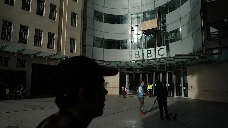 Trumpui grasinant milijardiniu ieškiniu, BBC atsakė: atsiprašė, bet nepripažįsta šmeižto