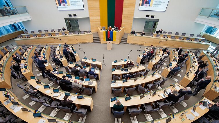 Dienos tema (su vertimu į gestų k.)