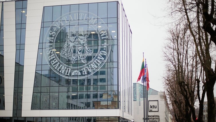 Universitetai pasipiktinę: Migracijos departamentas užsienio studentus tikrina paskaitose