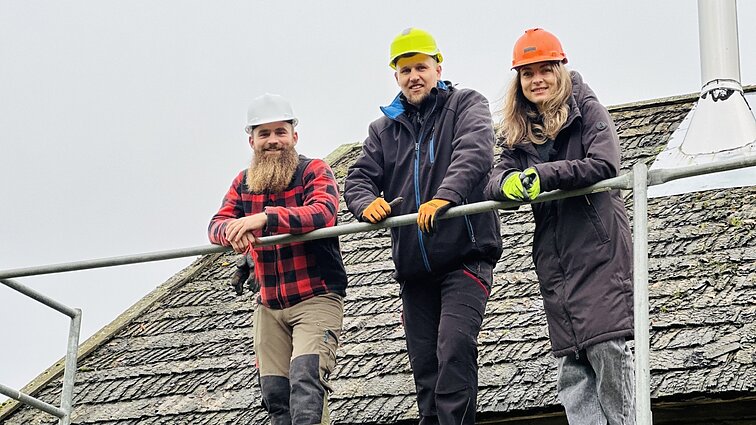 Bent 80 metų „tarnauti“ turėjęs pirties stogas – kiauras: ekspertas paaiškino, kas nutiko