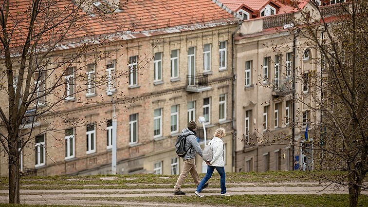 „Vejamės stovintį traukinį“: virš pusės gyventojų pagal pajamas siekia vidutinį ES lygį