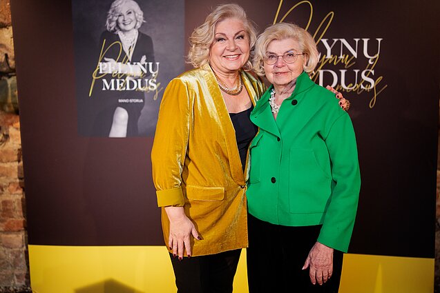 E. Mildažytės knygos pristatymas, E. Mildažytė su mama