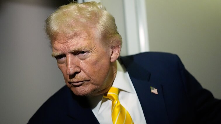 „Bylinėtis mėgstantis vyrukas“: BBC pripažinus savo klaidą, Trumpas žada eiti iki galo