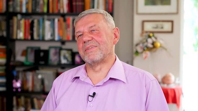 Įkvėpimą pavežėjo kėdėje atrandantis rašytojas Dima: ten istorijos ateina pačios