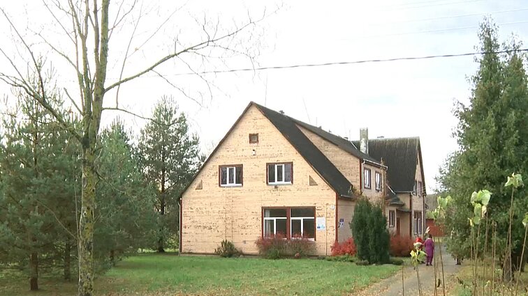„Jaučiamės atsilikę“: Panevėžio rajono bendruomenė siekia išpirkti uždarytą mokyklą