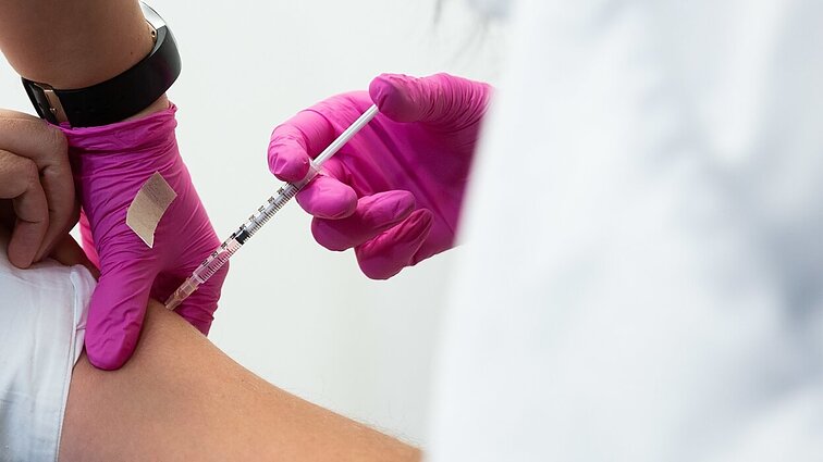 „Vėžys, kurio galima išvengti“: gydytoja atsakė, kodėl nuo ŽPV skiepytis svarbu ir vyrams