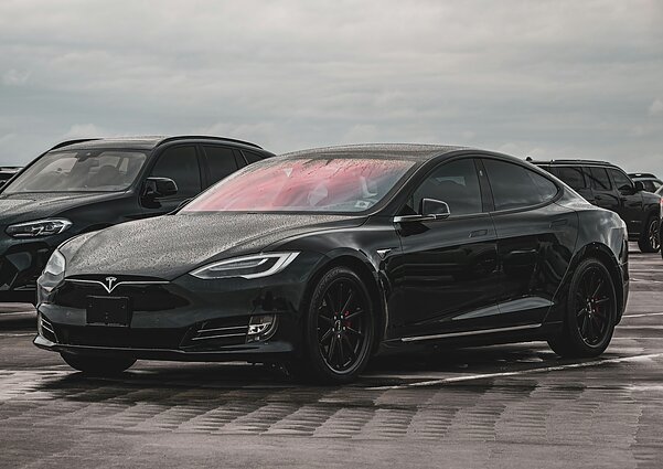 „Tesla Model S“