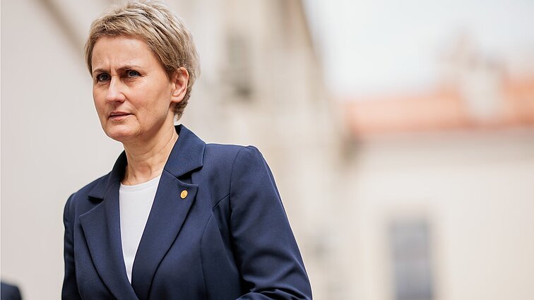 Grunskienė apie užsidegančių DHL siuntų tyrimą: laukiame Europos arešto įvykdymo