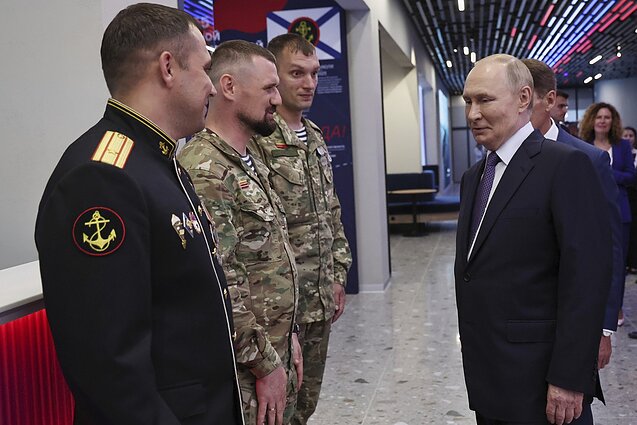 В. Путин с ветеранами войны в Украине