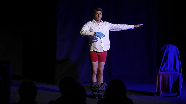 Pjesė apie palestinietišką ir izraelietišką identitetą bei spektaklis 4 kalbomis