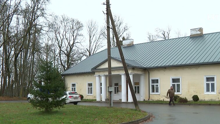 Į Šventupės dvarą įvažiavus automobiliui, bendruomenė sunerimo dėl jo saugumo