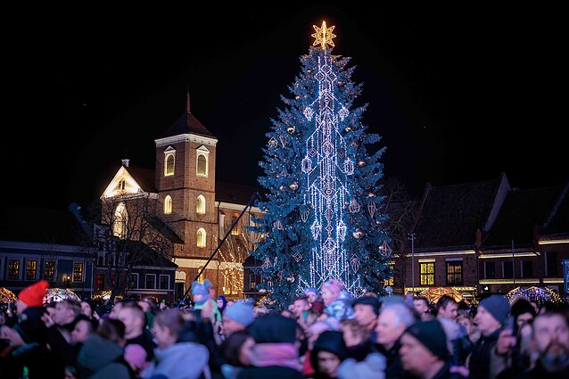 Kaune įžiebta Kalėdų eglė