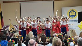 У Лентварісі відкрили суботню українську школу: «Тут діти залишаться українцями» У Лентварісі відкрили суботню українську школу: «Тут діти залишаться українцями»