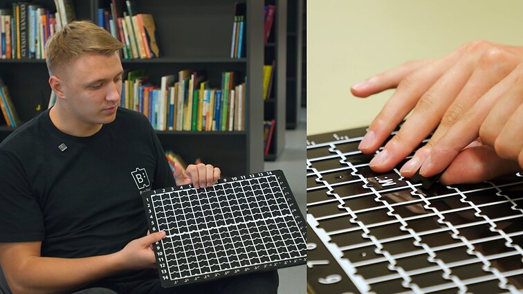 Pirmąjį pasaulyje stalo žaidimą neregiams sukūrę mažeikiškiai: darome tai ne dėl pinigų