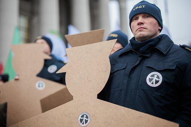 Several hundred law enforcement officers rallied outside the Lithuanian parliament Several hundred law enforcement officers rallied outside the Lithuanian parliament