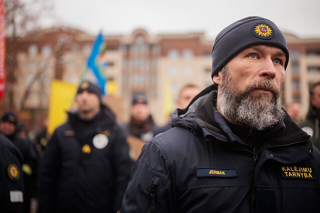 Протест сотрудников уставных служб у Сейма Протест сотрудников уставных служб у Сейма