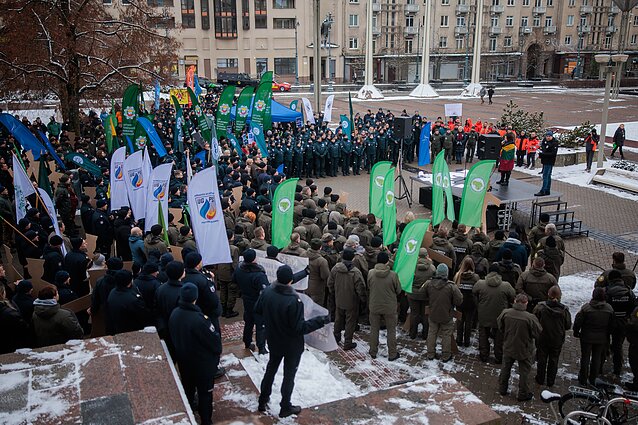 Several hundred law enforcement officers rallied outside the Lithuanian parliament Several hundred law enforcement officers rallied outside the Lithuanian parliament