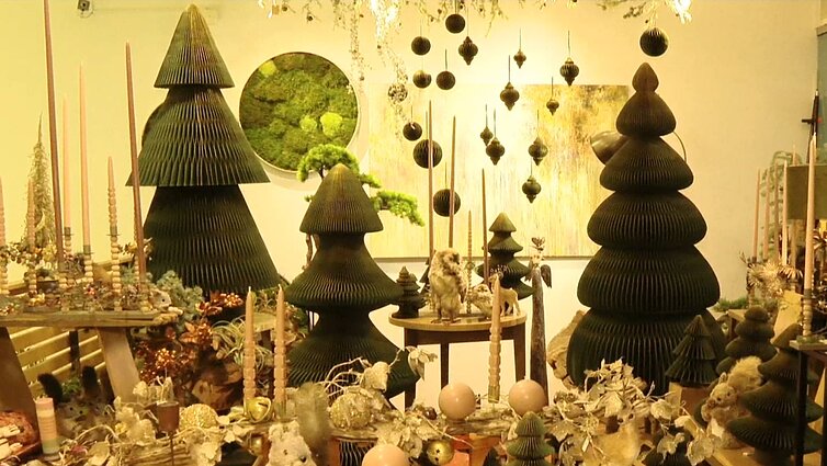 Kalėdinė namų puošyba prasidėjo: šių metų tendencijos – vienspalvis dekoras, miško spalvos