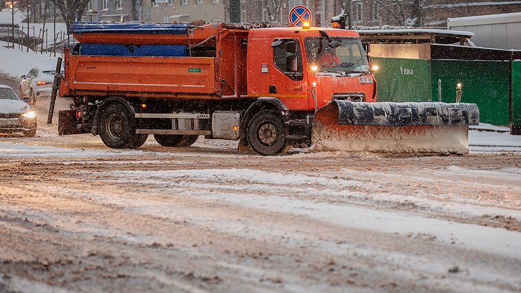 Vilnius žiemą gatves prižiūrės kitaip: sieks naudoti daugiau skaldelės ir mažiau druskos