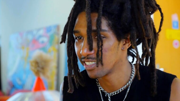 Iš Afrikos kilęs garsus Milano gatvės menininkas Redas ir šeimos gyvenimas laive