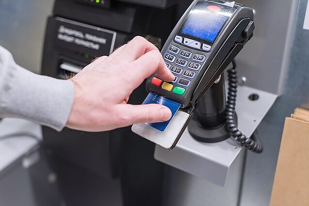 Tūkstančiams smulkiųjų verslininkų – baudos: dar neturi įsigiję išmaniųjų kasos aparatų
