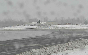 A LOT Polish Airlines aircraft arriving from Warsaw slid off the taxiway after landing at Vilnius Airport 