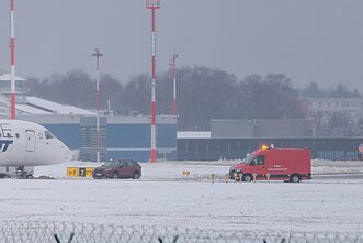A LOT Polish Airlines aircraft arriving from Warsaw slid off the taxiway after landing at Vilnius Airport