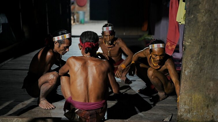 Starkus įsiliejo į Mentawai genties kasdienybę: būti šamanu čia labai apsimoka