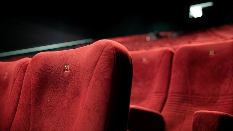 Net trys lietuviški filmai ir tamsioji Pelenės pusė: kas naujo kino ekranuose šią savaitę?