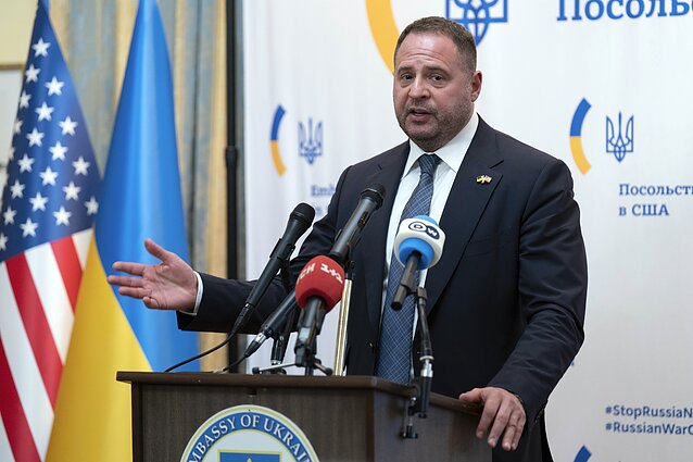 „Savotiška mini revoliucija“: po kratų – permainos Ukrainos valdžios viršūnėje