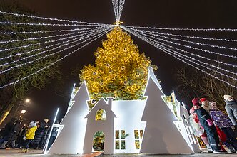 Kretingoje įžiebta Kalėdų eglė Kretingoje įžiebta Kalėdų eglė