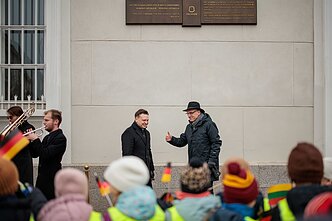 Plaque with Merz quote unveiled at Vilnius Town Hall Plaque with Merz quote unveiled at Vilnius Town Hall