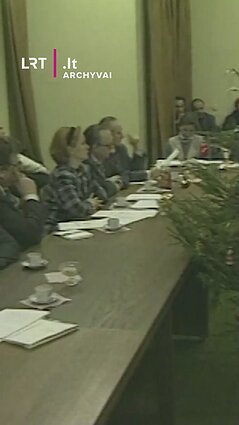 1995 m. Laimonas Tapinas kalbėjo apie politikų siekį užvaldyti transliuotoją