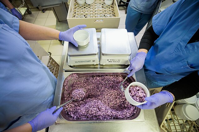 Kauno klinikose pirmieji maisto tarnybos darbuotojai į darbą ateina 5 ryto Kauno klinikose pirmieji maisto tarnybos darbuotojai į darbą ateina 5 ryto