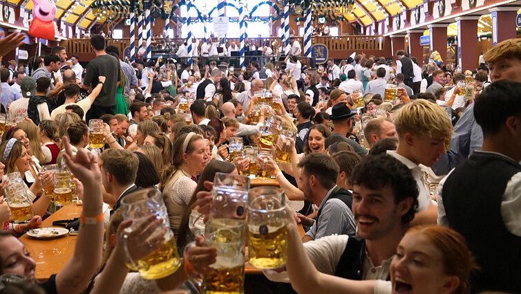 Jaunimo gyvenimas Albanijoje, įspūdžiai iš „Oktoberfesto“ ir mėlynių karštligė Suomijoje