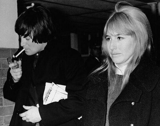 Johnas Lennonas ir Cynthia Lennon Johnas Lennonas ir Cynthia Lennon