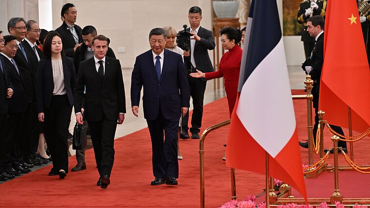 Macrono apsilankymas Kinijoje eksperto nestebina: „Tai ne karo ir taikos vizitas“