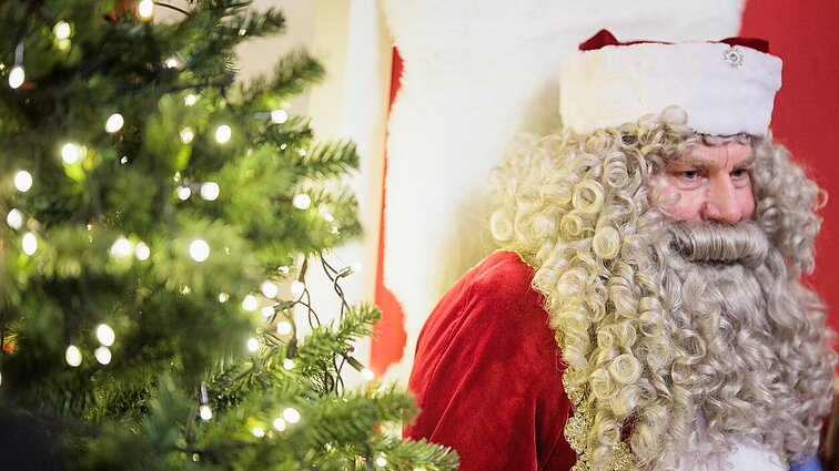 „Retro žaisliukai, užsiėmimai, edukacijos“: Varėnoje – puošnios Kalėdų stoties atidarymas