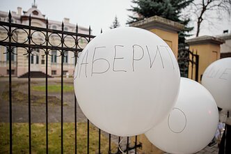 A protest over smuggler balloons outside the Belarusian embassy in Vilnius A protest over smuggler balloons outside the Belarusian embassy in Vilnius