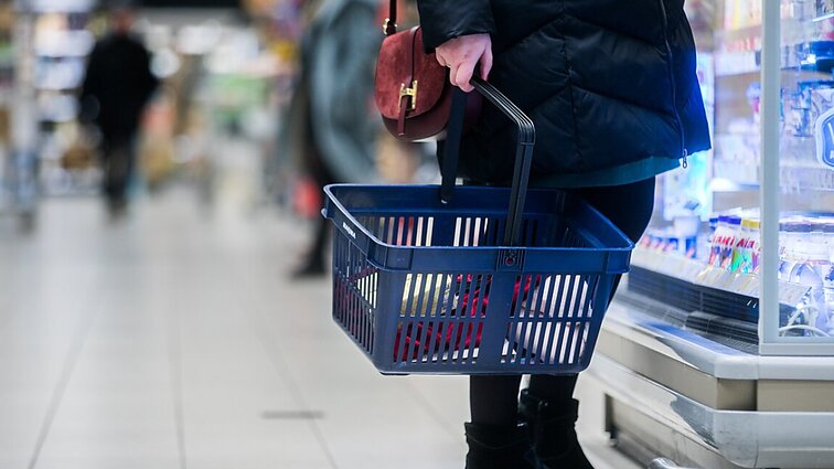„Maisto kainų vakarėlis tęsiasi“: ekspertas tikina – brangimą pajusime ant Kalėdų stalo