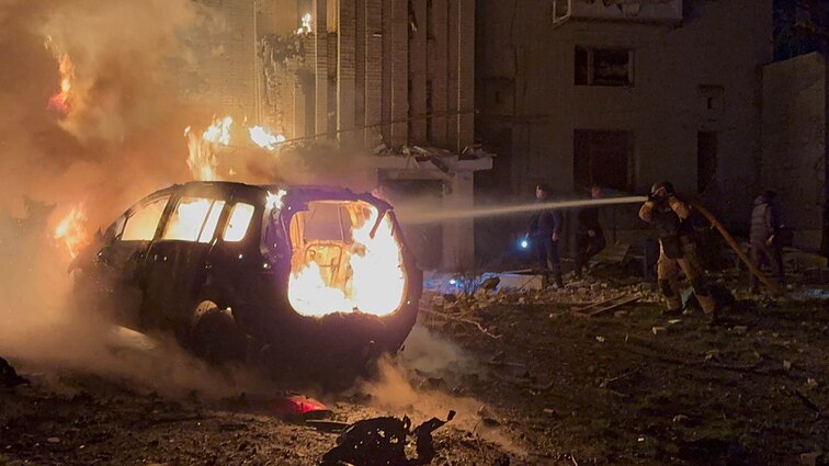„Šiandien išgyvenome ir jau gerai“: nesant prošvaisčių deryboms Rusija stiprina puolimą
