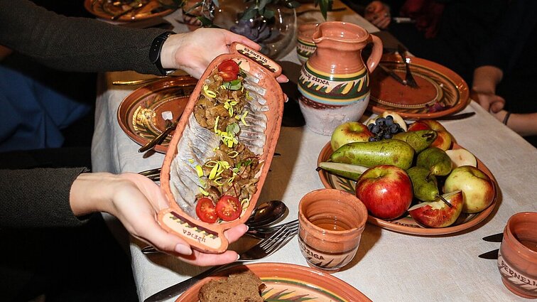 Tradicija užsisakyti Kūčių patiekalus iš restoranų persikėlė į kaimus: vos spėja suktis