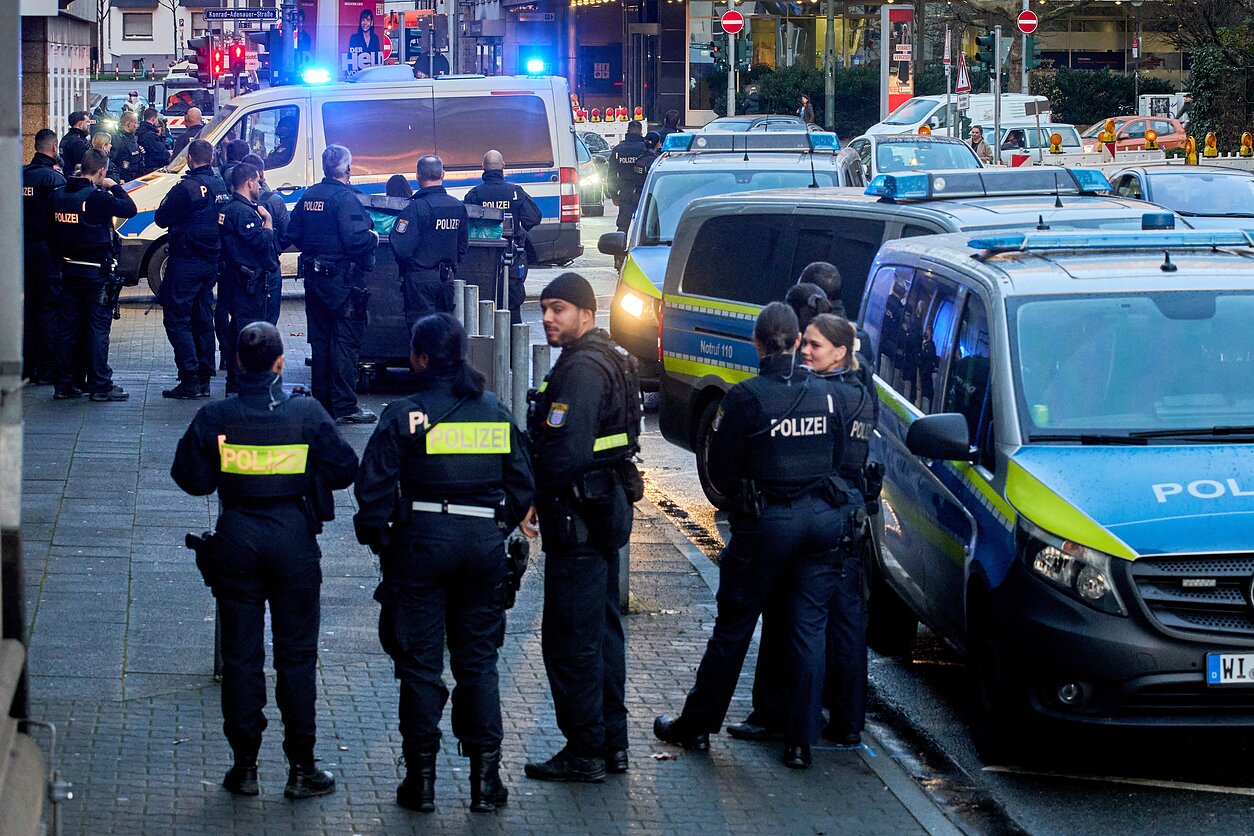 Vokietijos policija prie teismo Frankfurte
