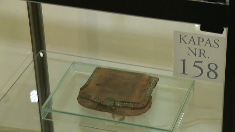 Parodoje eksponuojami senkapyje rasti 16 amžiaus diržo krepšiai: ypatingi savo retumu