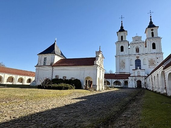 Švč. Mergelės Marijos bažnyčia, Kristaus laiptų koplyčia ir uždara arkadų galerija