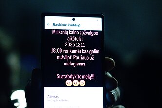 Kauniečiai ant Milkonių kalno pagerbė nužudytų merginų atminimą Kauniečiai ant Milkonių kalno pagerbė nužudytų merginų atminimą