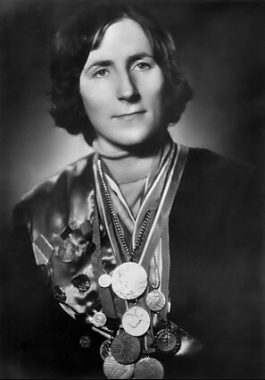 Aldona Česaitytė-Nenėnienė Aldona Česaitytė-Nenėnienė